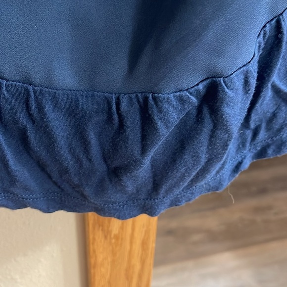 Cute embroidery front top. - Picture 3 of 4